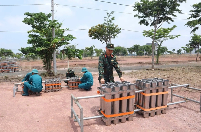 TP.HCM, Đồng Nai tất bật chuẩn bị h&agrave;ng chục trận địa ph&aacute;o hoa cho đ&ecirc;m 30/4 rực s&aacute;ng- Ảnh 14.