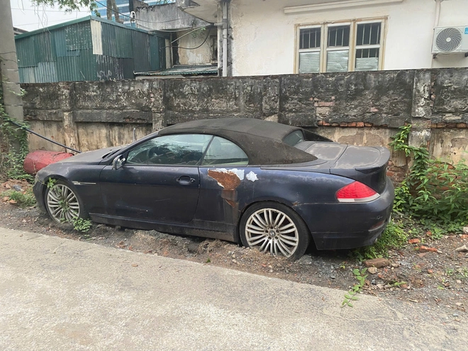 Những chiếc xe sang tiền tỷ bị bỏ quên trên phố- Ảnh 16. Những chiếc xe sang tiền tỷ bị bỏ quên trên phố- Ảnh 16.