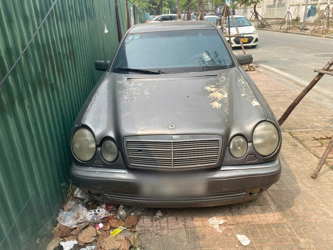 Những chiếc xe sang tiền tỷ bị bỏ quên trên phố- Ảnh 5. Những chiếc xe sang tiền tỷ bị bỏ quên trên phố- Ảnh 5.