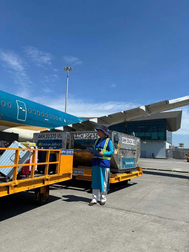 Mặt s&acirc;n bay bỏng r&aacute;t, người h&agrave;ng kh&ocirc;ng vẫn bền bỉ giữ an to&agrave;n tuyệt đối cho mỗi h&agrave;nh tr&igrave;nh- Ảnh 8.