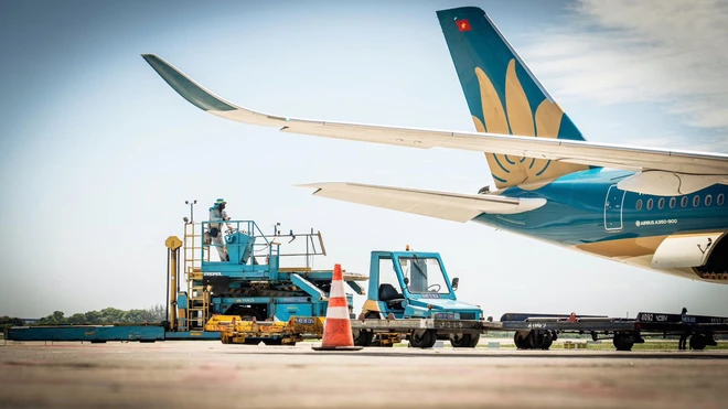 Mặt s&acirc;n bay bỏng r&aacute;t, người h&agrave;ng kh&ocirc;ng vẫn bền bỉ giữ an to&agrave;n tuyệt đối cho mỗi h&agrave;nh tr&igrave;nh- Ảnh 3.