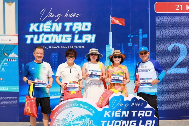 Runner khắp nơi đổ về Vũng T&agrave;u, h&aacute;o hức chờ giờ xuất ph&aacute;t giải chạy B&aacute;o X&acirc;y dựng - Ảnh 4.