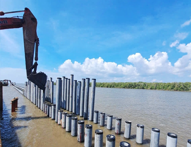 C&agrave; Mau tăng tốc c&aacute;c dự &aacute;n k&egrave; biển, đ&ecirc; biển trước m&ugrave;a mưa b&atilde;o- Ảnh 4.
