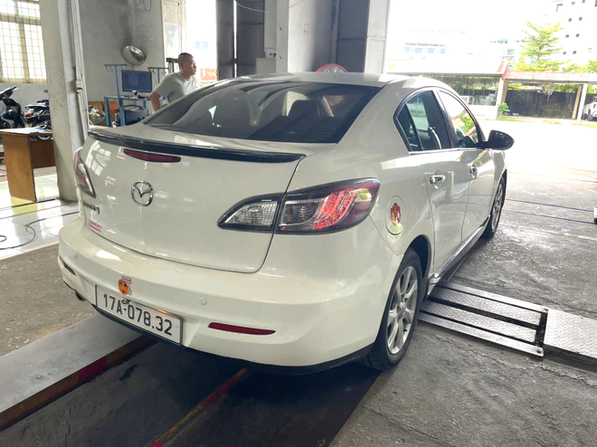 Giữa kỳ nghỉ lễ, những đăng kiểm vi&ecirc;n vẫn miệt m&agrave;i giữ &ldquo;h&agrave;ng r&agrave;o&rdquo; an to&agrave;n - Ảnh 3.