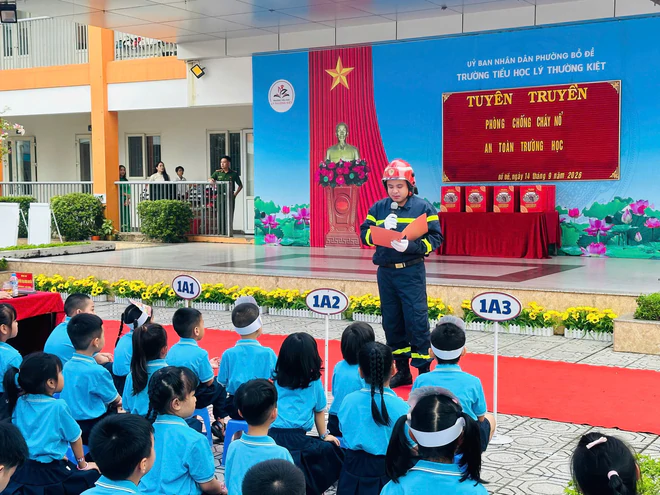 H&agrave; Nội: Học sinh nhiều trường được thực h&agrave;nh kỹ năng ATGT, PCCC - Ảnh 7.