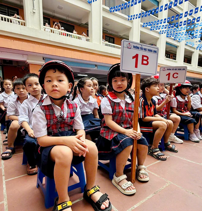 H&agrave; Nội: Học sinh nhiều trường được thực h&agrave;nh kỹ năng ATGT, PCCC - Ảnh 4.