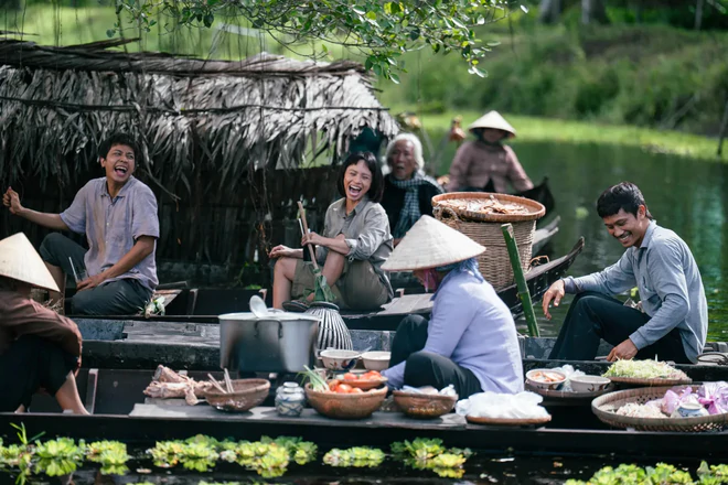 Cuộc rượt đuổi giữa "Út Lan 2" và "Lên hương" ở phòng vé Việt- Ảnh 7.