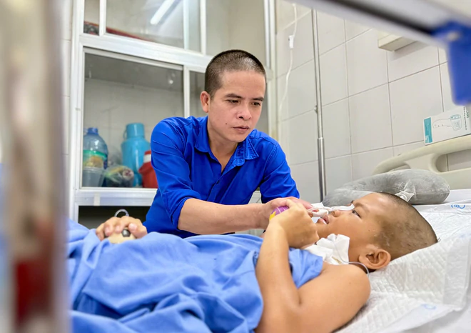 Bạn đọc Báo Xây dựng tiếp sức cậu học trò nghèo sau tai nạn- Ảnh 4.