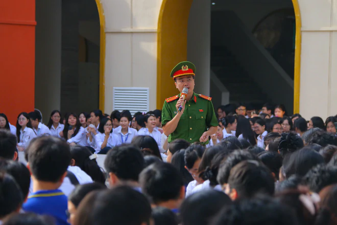 Hà Nội tăng cường kỹ năng ATGT, PCCC cho học sinh- Ảnh 2.
