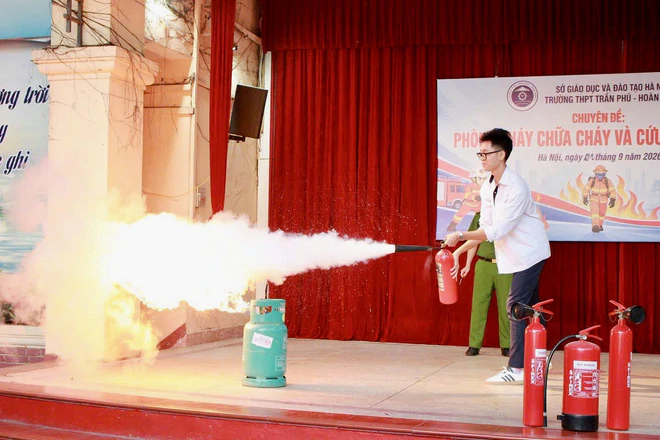 Hà Nội tăng cường kỹ năng ATGT, PCCC cho học sinh- Ảnh 5.