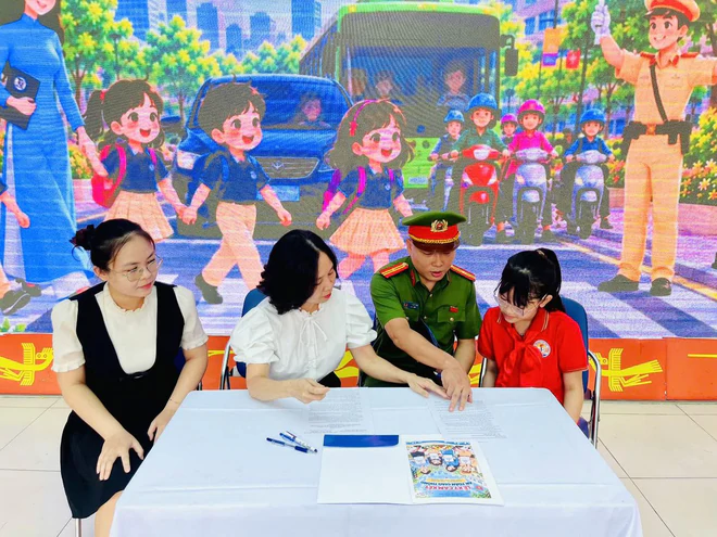 Hà Nội tăng cường kỹ năng ATGT, PCCC cho học sinh- Ảnh 9.