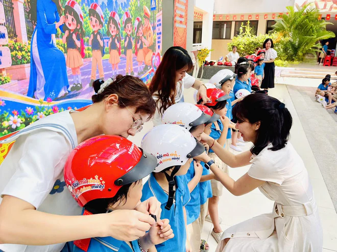 Hà Nội tăng cường kỹ năng ATGT, PCCC cho học sinh- Ảnh 8.