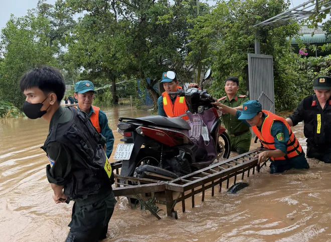 Mưa lớn cùng triều cường gây ngập nhiều khu vực tại Đồng Nai- Ảnh 3.