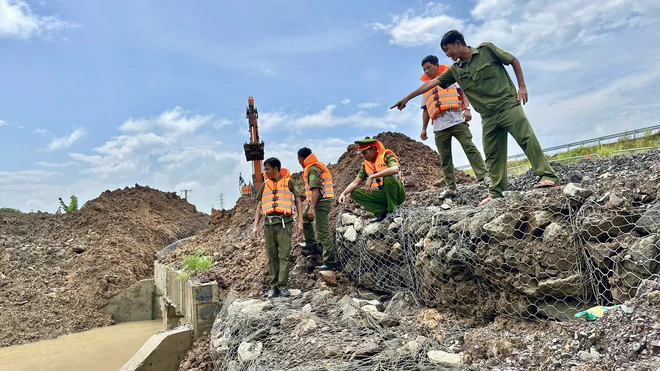 Mưa lớn cùng triều cường gây ngập nhiều khu vực tại Đồng Nai- Ảnh 14.