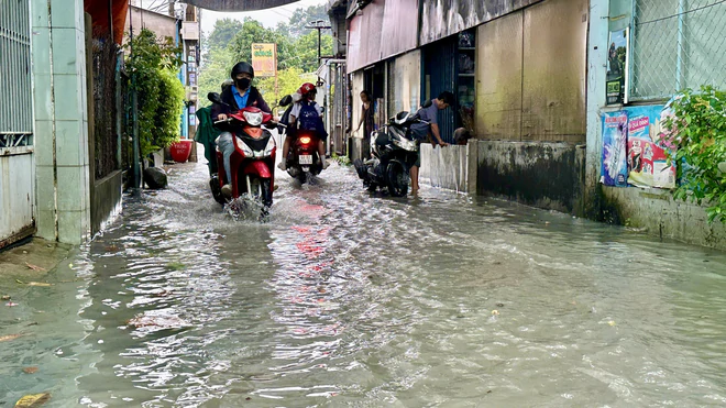 Mưa lớn cùng triều cường gây ngập nhiều khu vực tại Đồng Nai- Ảnh 5.