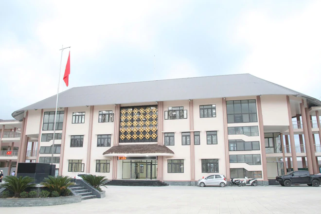 Ph&oacute; Thủ tướng Phạm Thị Thanh Tr&agrave; dự lễ kh&aacute;nh th&agrave;nh trường li&ecirc;n cấp bi&ecirc;n giới ở Huế- Ảnh 6.