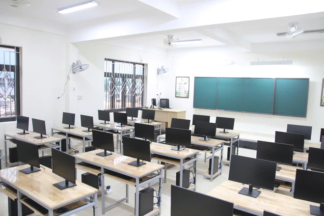 Ph&oacute; Thủ tướng Phạm Thị Thanh Tr&agrave; dự lễ kh&aacute;nh th&agrave;nh trường li&ecirc;n cấp bi&ecirc;n giới ở Huế- Ảnh 8.