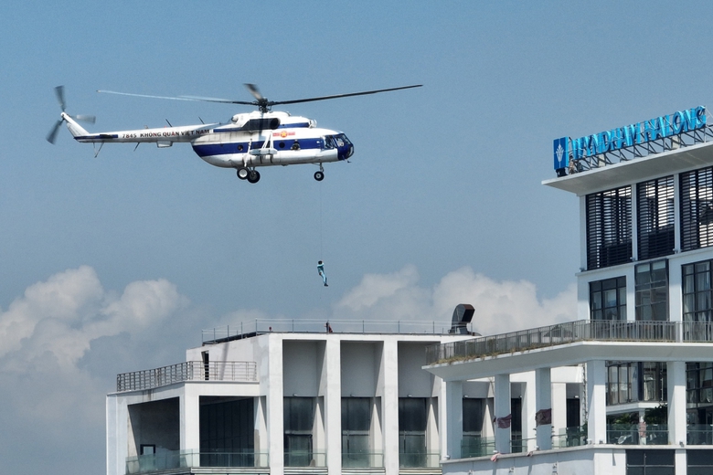 Quảng Ninh diễn tập chữa ch&aacute;y, t&igrave;m kiếm cứu nạn, cứu hộ quy m&ocirc; lớn nhất từ trước đến nay - Ảnh 4.