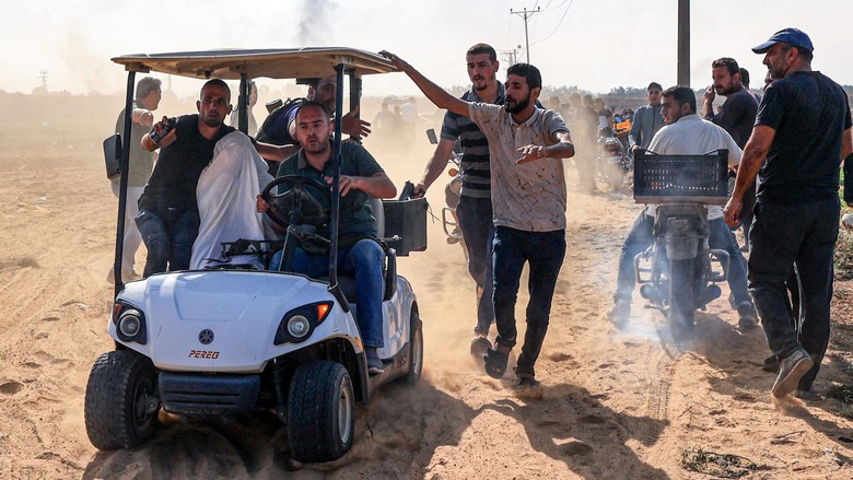 Hamas tiến v&agrave;o Israel, nhạc hội biến th&agrave;nh "trường bắn": Con tin đ&atilde; bị bắt đi như thế n&agrave;o? - Ảnh 1.