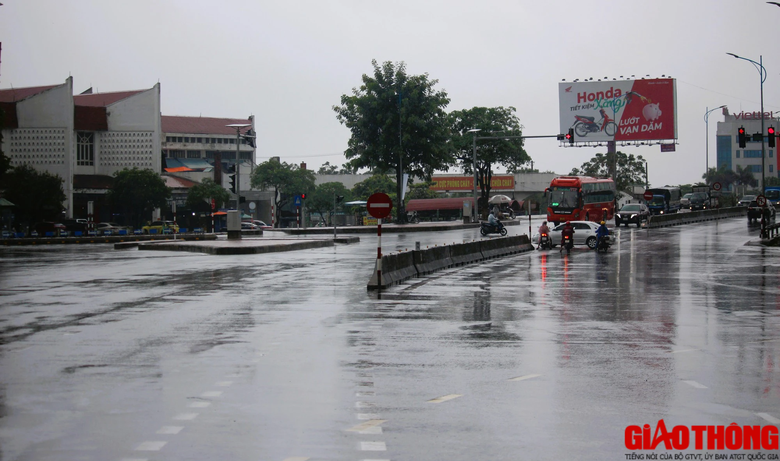 Xử l&yacute; bất cập tại 2 n&uacute;t giao QL1 ph&iacute;a nam v&agrave; bắc cầu Đ&ocirc;ng H&agrave; - Ảnh 3.