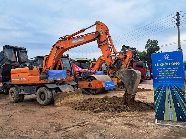 Khởi c&ocirc;ng dự &aacute;n giao th&ocirc;ng để từ H&agrave; Nội về Ho&agrave; B&igrave;nh chỉ c&ograve;n 30 ph&uacute;t - Ảnh 2.