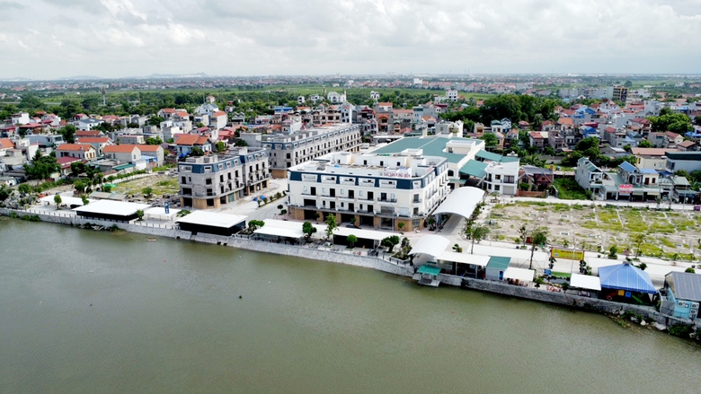 Hải Dương: Kỳ lạ chợ d&acirc;n sinh th&agrave;nh khu biệt thự tr&aacute;i ph&eacute;p - Ảnh 1.