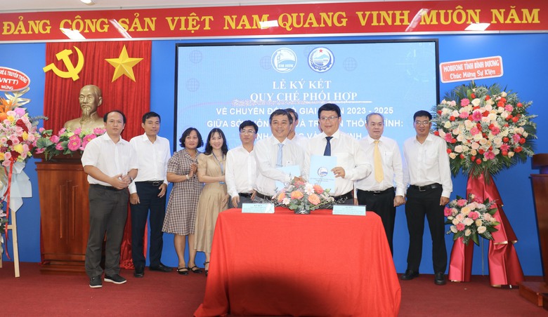 B&igrave;nh Dương k&yacute; kết hợp t&aacute;c th&uacute;c đẩy c&aacute;c hoạt động chuyển đổi số - Ảnh 1.
