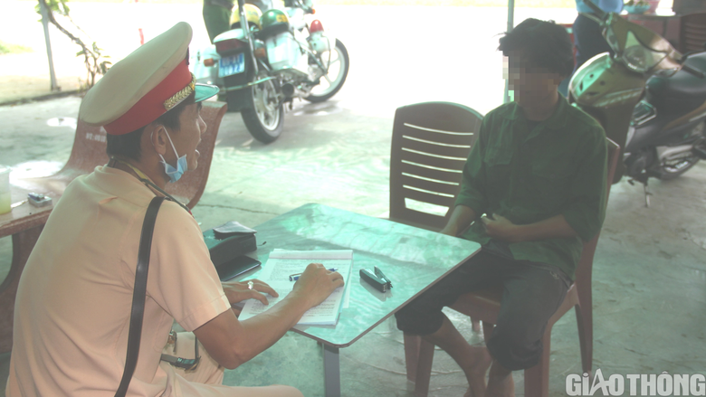 Cà Mau: Phát động phong trào toàn dân cung cấp thông tin, hình ảnh vi phạm giao thông - Ảnh 1. Cà Mau: Phát động phong trào toàn dân cung cấp thông tin, hình ảnh vi phạm giao thông - Ảnh 1.