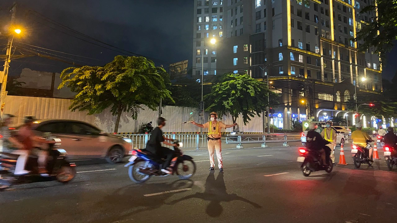 Ma men khai kh&ocirc;ng biết chữ qu&aacute;t nạt CSGT, "h&agrave;nh" c&ocirc;ng an phường phải về lấy mực điểm chỉ  - Ảnh 9.