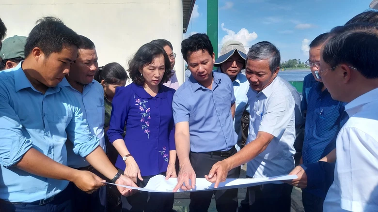 Cao tốc Châu Đốc - Cần Thơ - Sóc Trăng đoạn qua An Giang nguy cơ chậm tiến độ do thiếu cát - Ảnh 4. Cao tốc Châu Đốc - Cần Thơ - Sóc Trăng đoạn qua An Giang nguy cơ chậm tiến độ do thiếu cát - Ảnh 4.