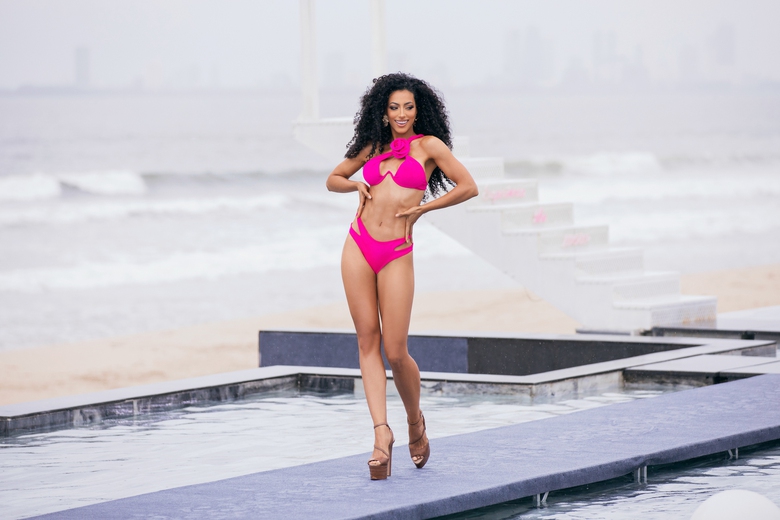 Mướt mắt trước hình ảnh người đẹp Miss Grand International 2023 mặc áo tắm nô đùa - Ảnh 5. Mướt mắt trước hình ảnh người đẹp Miss Grand International 2023 mặc áo tắm nô đùa - Ảnh 5.