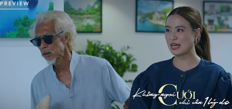 Yến đưa gia đ&igrave;nh đến thăm chỗ l&agrave;m việc mới.