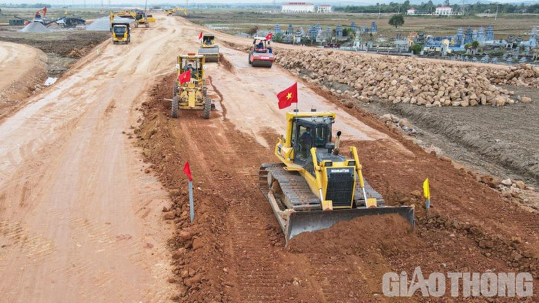 Thi đua lập th&agrave;nh t&iacute;ch kỷ niệm 80 năm truyền thống ng&agrave;nh GTVT - Ảnh 2.