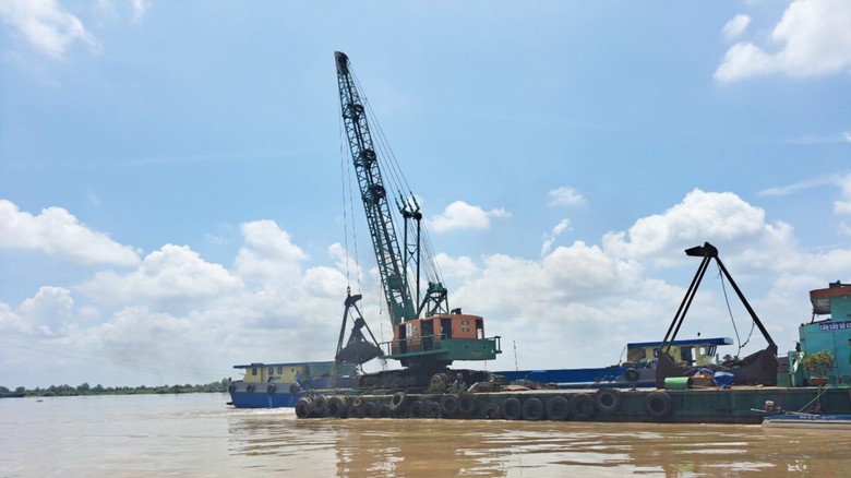 Mỏ c&aacute;t được b&agrave;n giao theo cơ chế đặc th&ugrave; ở Đồng Th&aacute;p đ&atilde; bắt đầu khai th&aacute;c - Ảnh 2.