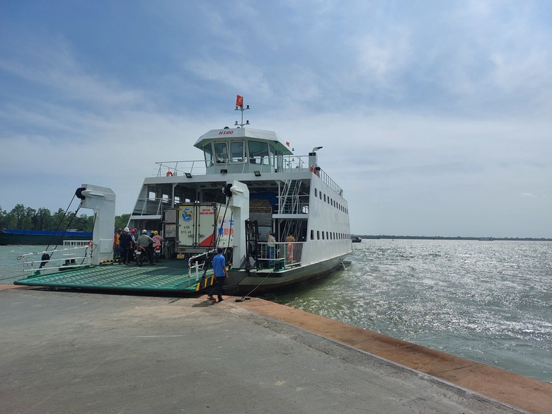 Mười năm ký ức phà Đại Ngãi trước ngày cầu 8.000 tỷ khởi công - Ảnh 2. Mười năm ký ức phà Đại Ngãi trước ngày cầu 8.000 tỷ khởi công - Ảnh 2.