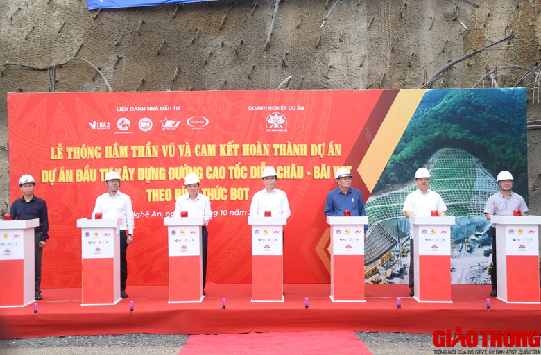 Ch&iacute;nh thức th&ocirc;ng hầm Thần Vũ tr&ecirc;n tuyến Cao tốc Diễn Ch&acirc;u &ndash; B&atilde;i Vọt - Ảnh 2.