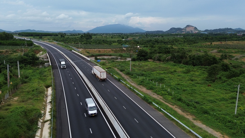 B&igrave;nh Thuận đ&oacute;n gần 7 triệu lượt kh&aacute;ch du lịch trong 9 th&aacute;ng đầu năm 2023 - Ảnh 2.