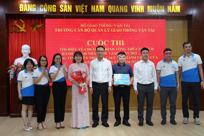 Bộ GTVT trao giải cuộc thi về cải c&aacute;ch h&agrave;nh ch&iacute;nh - Ảnh 6.