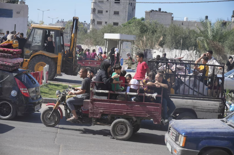 Giờ cảnh b&aacute;o tấn c&ocirc;ng cận k&egrave;, h&agrave;ng ngh&igrave;n người ở Gaza lũ lượt sơ t&aacute;n - Ảnh 6.