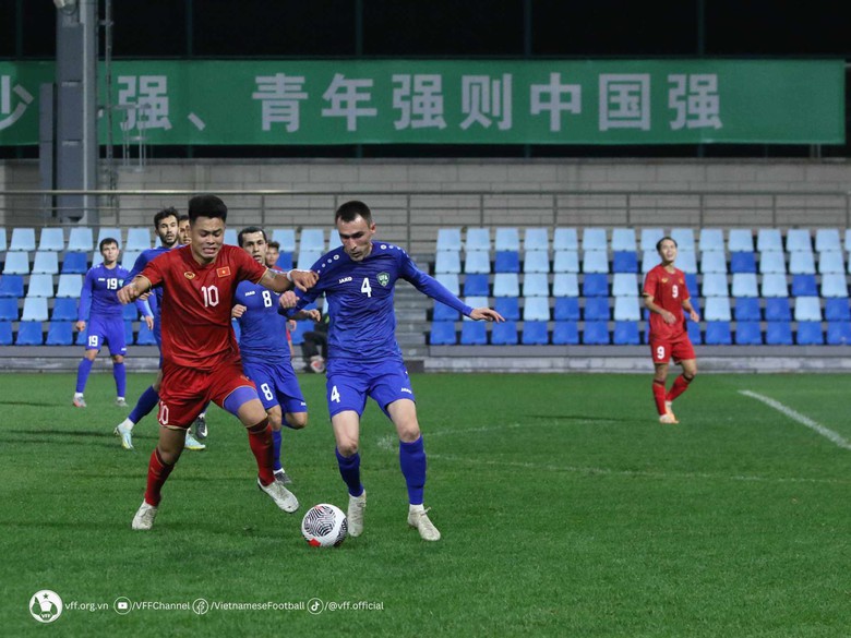 Thống k&ecirc; tệ đến kh&oacute; tin của đội tuyển Việt Nam trong trận thua Uzbekistan  - Ảnh 1.
