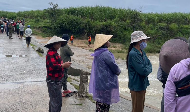 Đèo xe máy qua tràn lúc lũ về, một người đàn ông bị cuốn tử vong - Ảnh 1. Đèo xe máy qua tràn lúc lũ về, một người đàn ông bị cuốn tử vong - Ảnh 1.