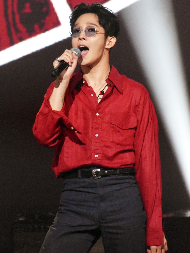 Từng bán nhà vì nghiện ma túy, mỹ nam Kpop ra Quốc hội mong sự hỗ trợ - Ảnh 2. Từng bán nhà vì nghiện ma túy, mỹ nam Kpop ra Quốc hội mong sự hỗ trợ - Ảnh 2.
