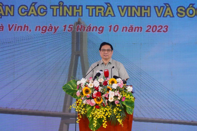 Thủ tướng ấn n&uacute;t khởi c&ocirc;ng cầu Đại Ng&atilde;i vượt s&ocirc;ng Hậu, nối Tr&agrave; Vinh - S&oacute;c Trăng - Ảnh 3.