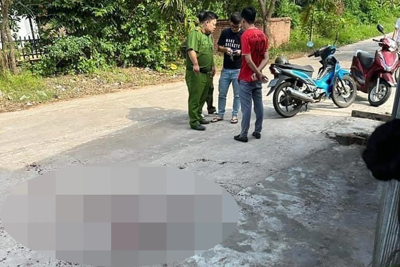 M&acirc;u thuẫn gia đ&igrave;nh, người chồng d&ugrave;ng dao ch&eacute;m vợ nhiều nh&aacute;t rồi tự tử bất th&agrave;nh - Ảnh 1.