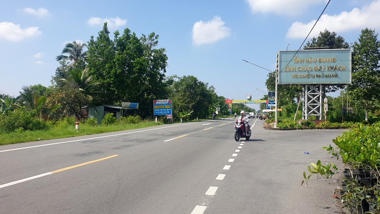 Đắp bờ ngăn lũ, mở đường tới v&ugrave;ng T&acirc;y s&ocirc;ng Hậu - Ảnh 4.