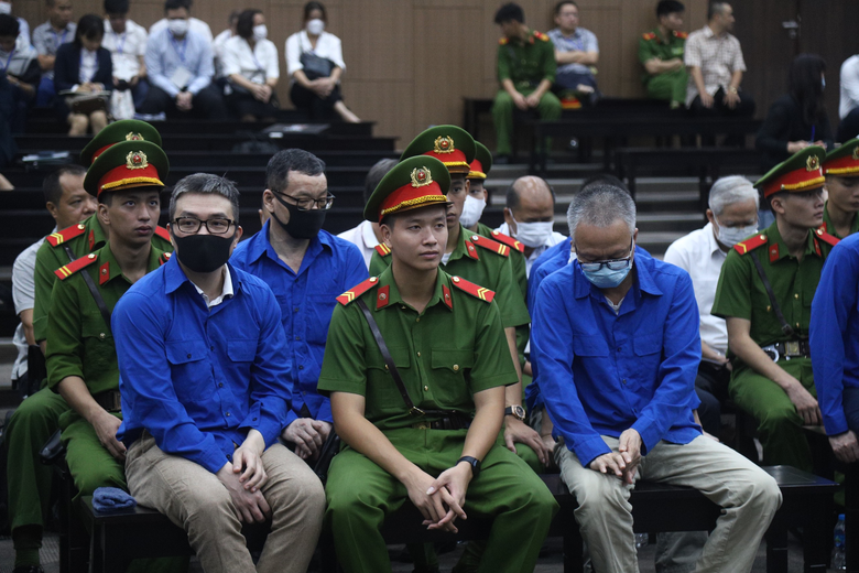 Nhiều cựu l&atilde;nh đạo Tổng c&ocirc;ng ty VEC hầu t&ograve;a v&igrave; g&acirc;y thiệt hại 460 tỷ - Ảnh 1.