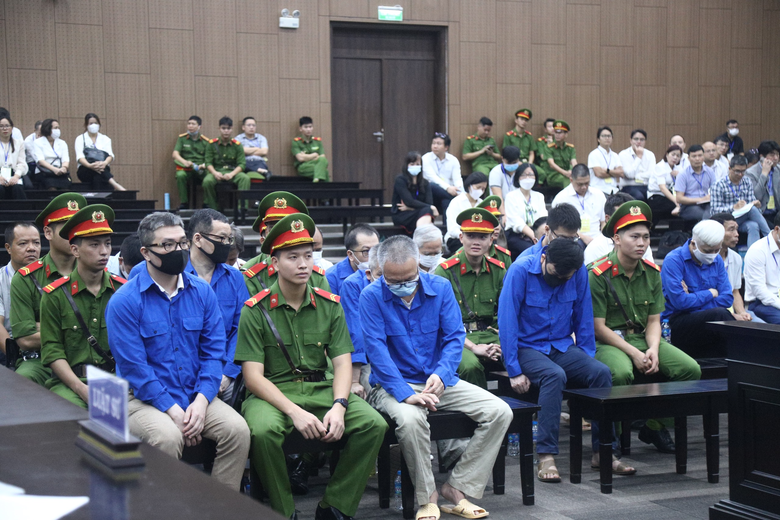 Cựu sếp Tổng công ty VEC khai việc cao tốc Đà Nẵng - Quảng Ngãi bị hư hỏng - Ảnh 1. Cựu sếp Tổng công ty VEC khai việc cao tốc Đà Nẵng - Quảng Ngãi bị hư hỏng - Ảnh 1.