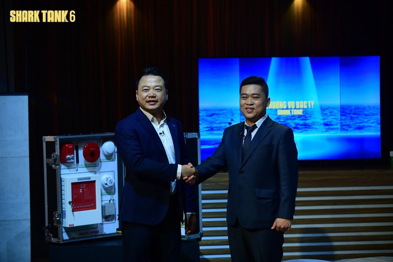 Shark Tank Việt Nam mùa 6 tập 3: Shark Bình nói phũ, Shark Hưng chi 1,8 tỷ cho xe máy - Ảnh 1. Shark Tank Việt Nam mùa 6 tập 3: Shark Bình nói phũ, Shark Hưng chi 1,8 tỷ cho xe máy - Ảnh 1.