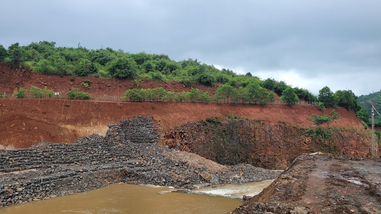 Gia Lai: Dừng hoạt động mỏ đ&aacute; v&igrave; g&acirc;y sạt lở - Ảnh 1.