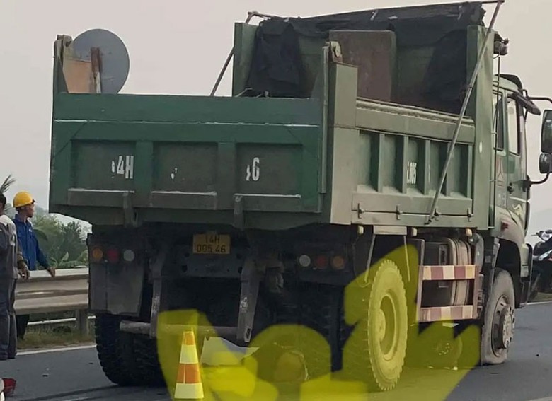 Hiện trường vụ TNGT khiến nam sinh lớp 10 ở Quảng Ninh tử vong thương tâm. Hiện trường vụ TNGT khiến nam sinh lớp 10 ở Quảng Ninh tử vong thương tâm.